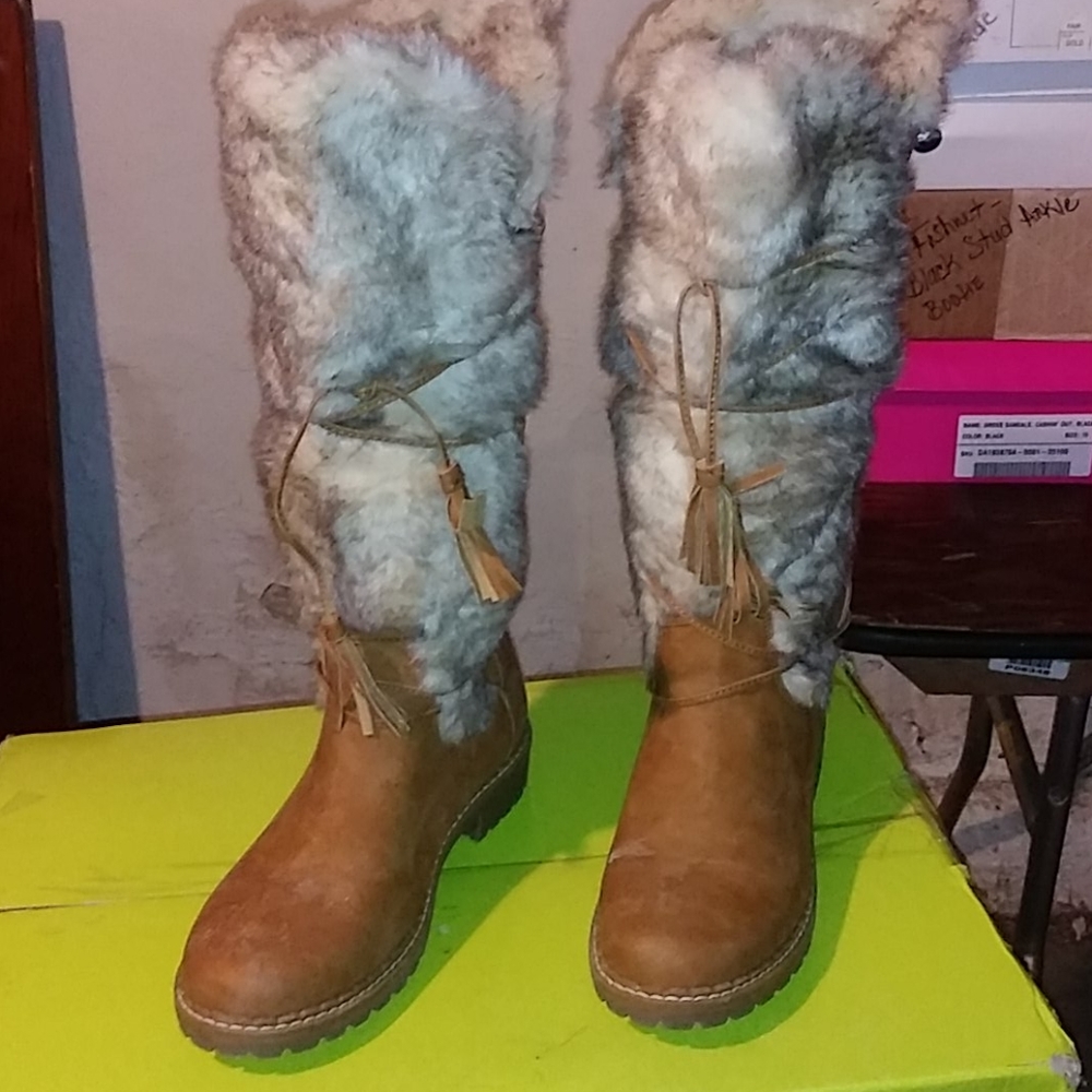 Fur boots